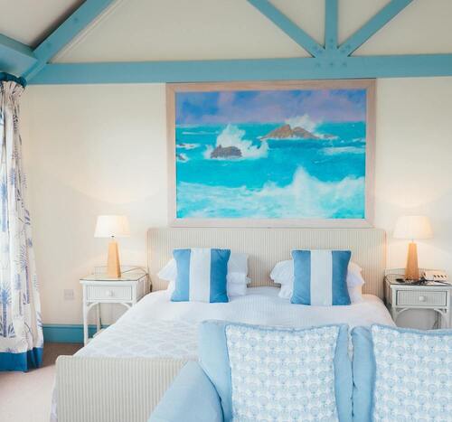 Chambre avec un lit double